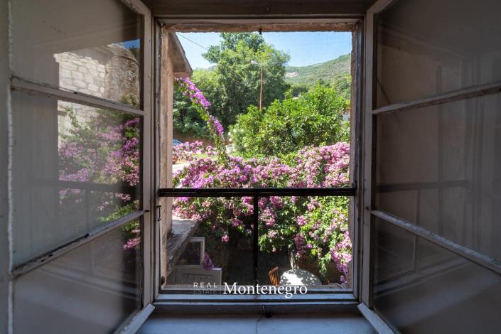 Image No.12-5 Bed House for sale