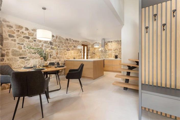 Image No.11-2 Bed House for sale
