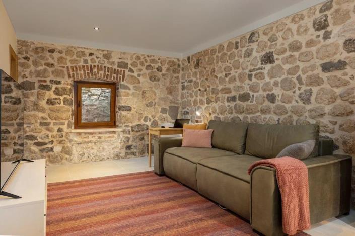 Image No.16-2 Bed House for sale