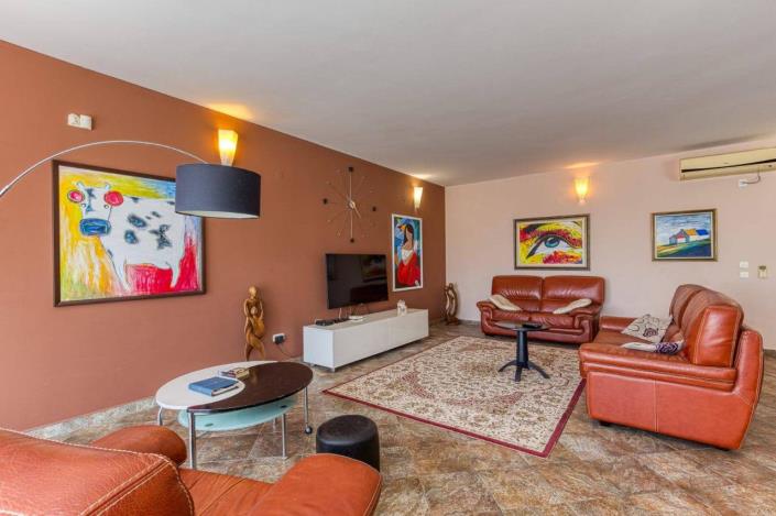 Image No.3-4 Bed Villa for sale