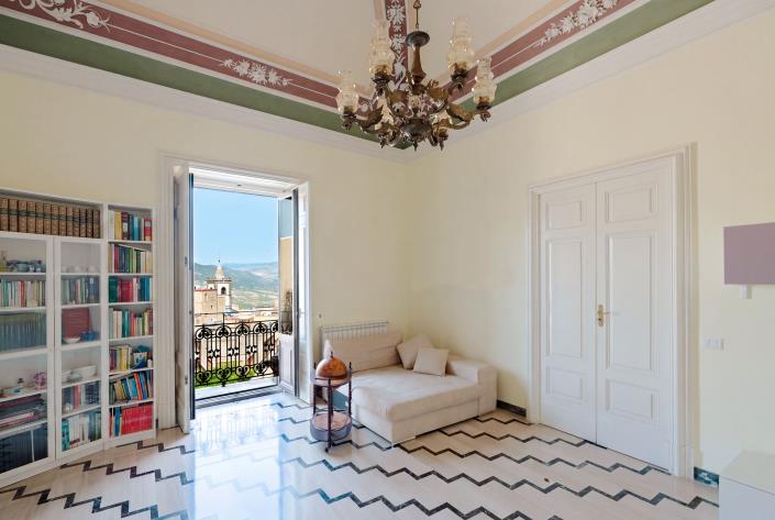 Image No.9-5 Bed Townhouse for sale