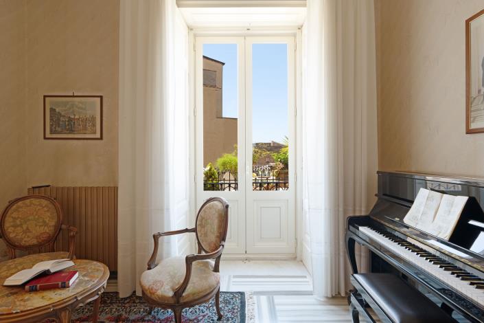 Image No.15-5 Bed Townhouse for sale