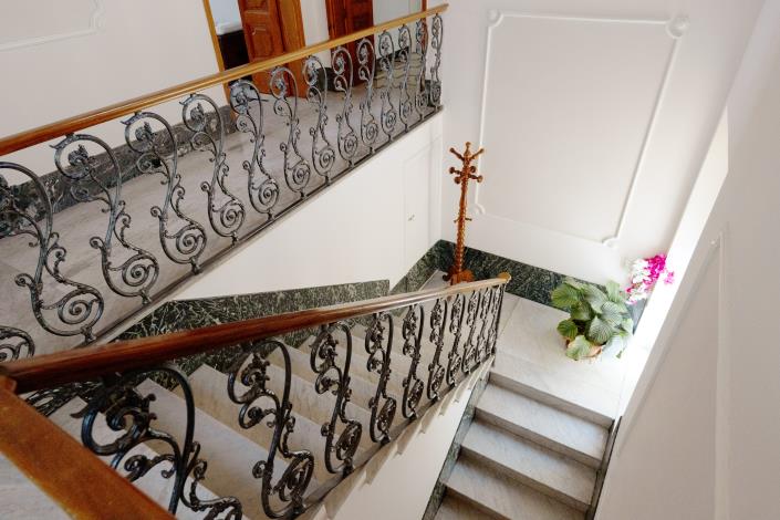 Image No.25-5 Bed Townhouse for sale