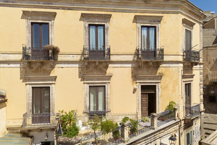 Image No.6-5 Bed Townhouse for sale