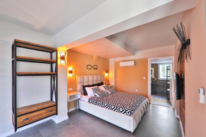 Image No.11-8 Bed Villa / Detached for sale