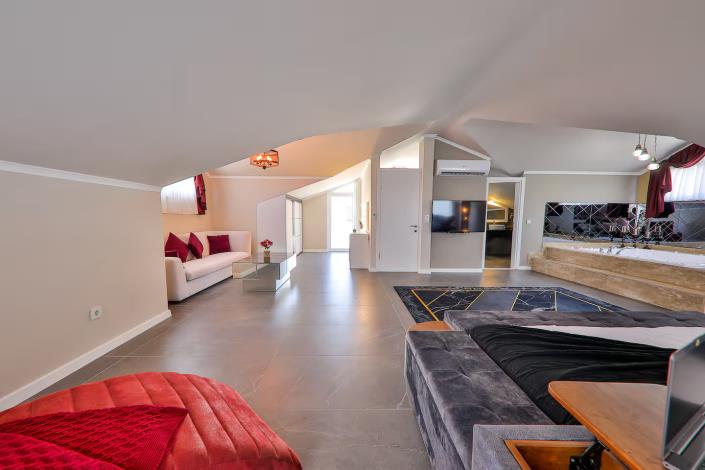 Image No.16-8 Bed Villa / Detached for sale