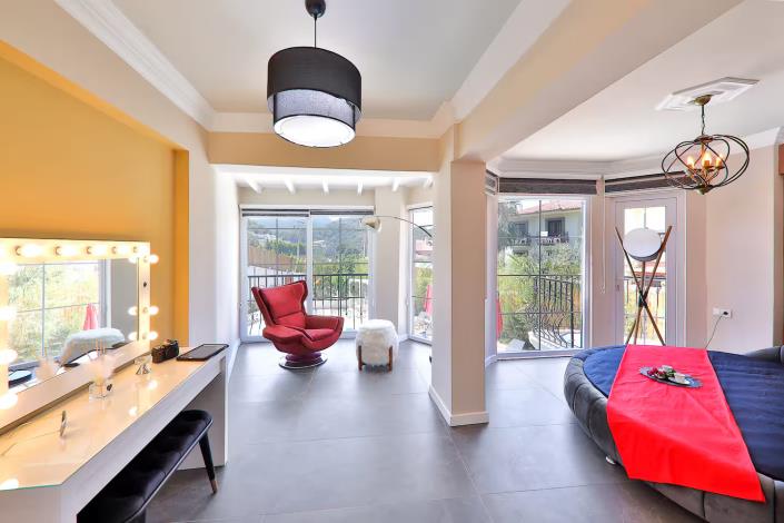Image No.22-8 Bed Villa / Detached for sale