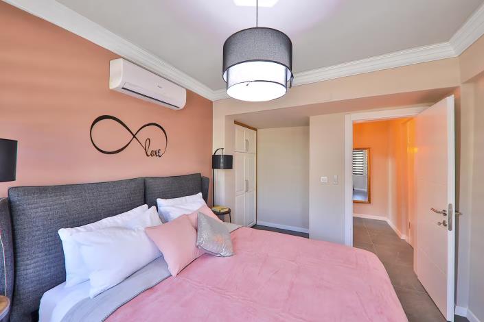 Image No.31-8 Bed Villa / Detached for sale