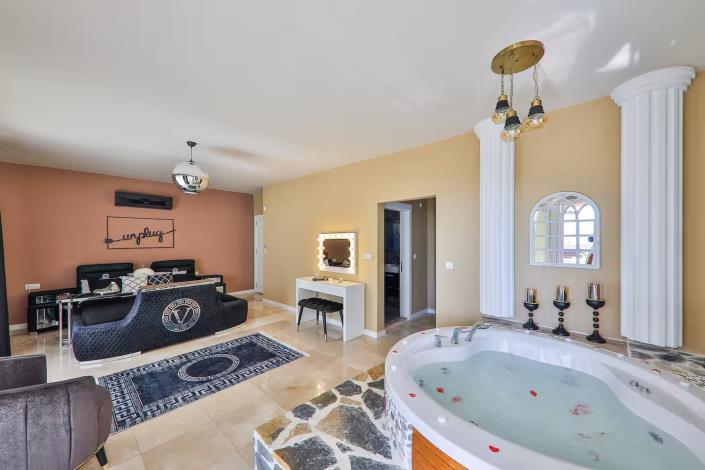 Image No.16-4 Bed Villa / Detached for sale