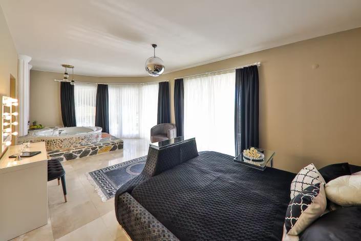 Image No.17-4 Bed Villa / Detached for sale