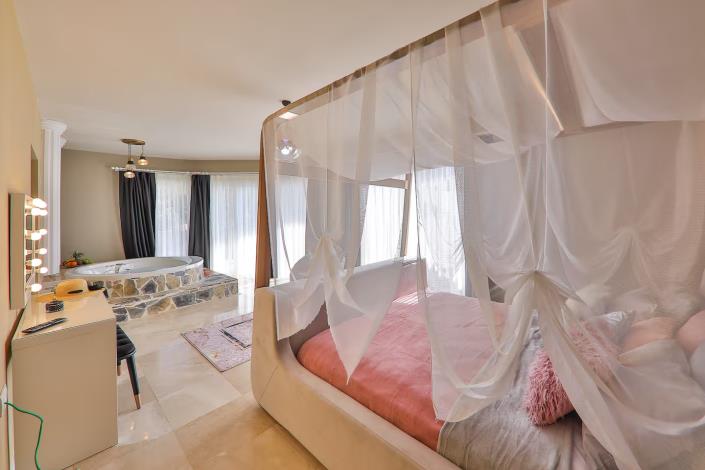 Image No.21-4 Bed Villa / Detached for sale