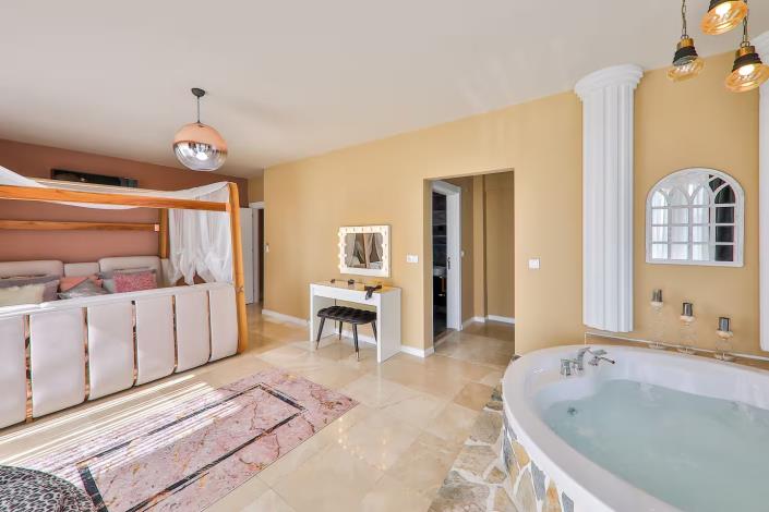 Image No.22-4 Bed Villa / Detached for sale