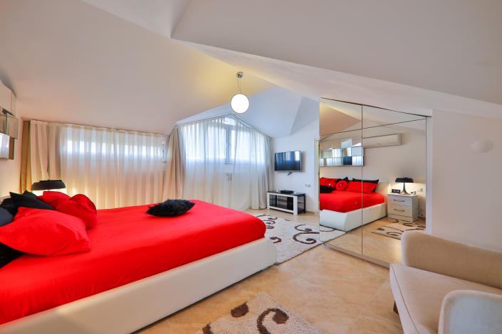 Image No.17-4 Bed Villa / Detached for sale