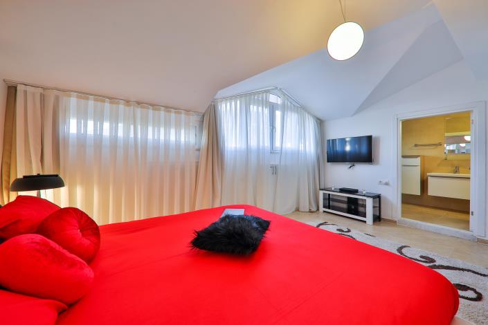 Image No.18-4 Bed Villa / Detached for sale