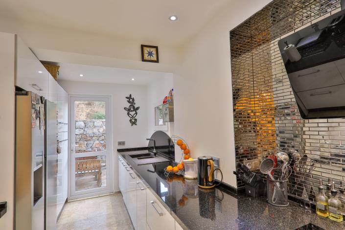 Image No.29-4 Bed Villa / Detached for sale