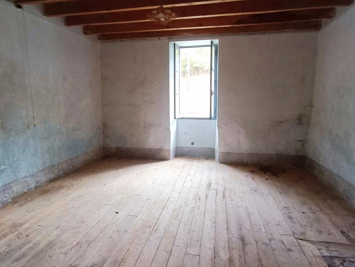 Image No.13-4 Bed Farmhouse for sale