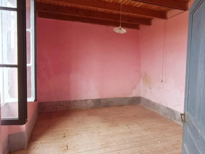 Image No.14-4 Bed Farmhouse for sale