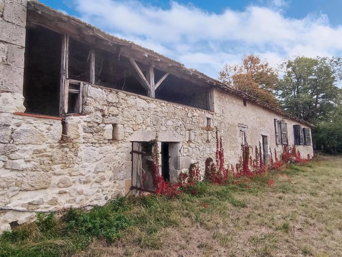 Image No.24-4 Bed Farmhouse for sale
