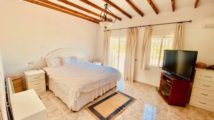 Image No.48-5 Bed Villa for sale