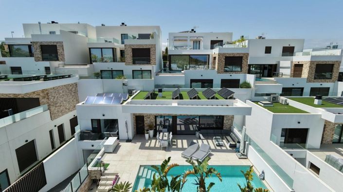 Image No.2-4 Bed Villa for sale