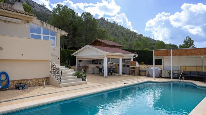 Image No.2-4 Bed Villa for sale