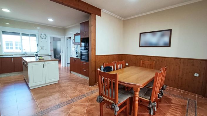 Image No.16-4 Bed Townhouse for sale