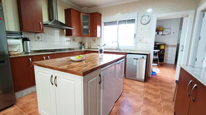 Image No.18-4 Bed Townhouse for sale
