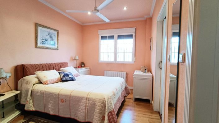 Image No.26-4 Bed Townhouse for sale