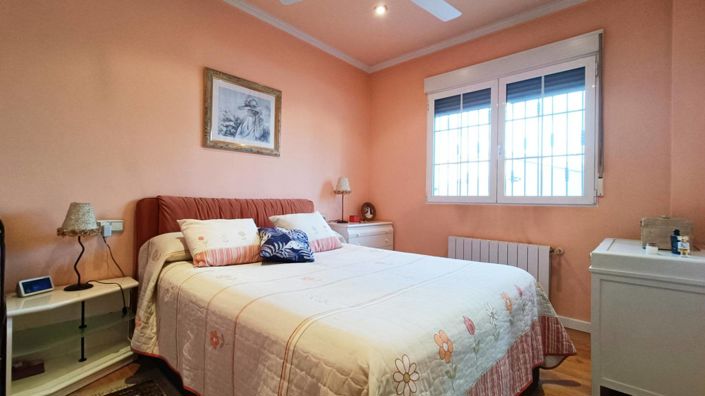 Image No.27-4 Bed Townhouse for sale