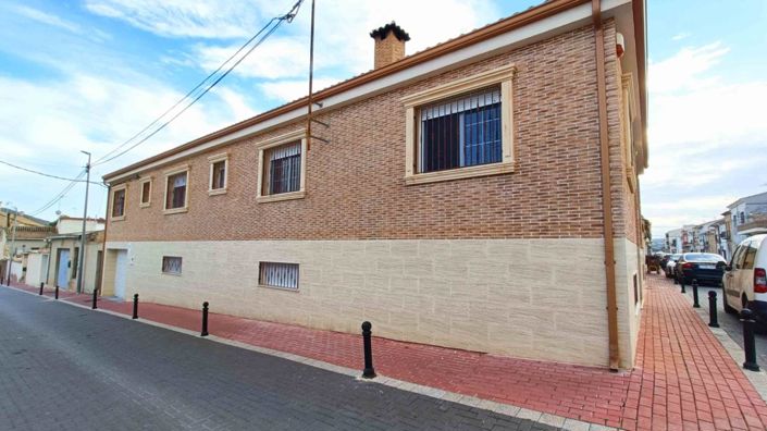 Image No.3-4 Bed Townhouse for sale