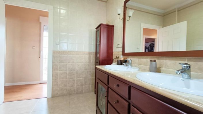 Image No.38-4 Bed Townhouse for sale