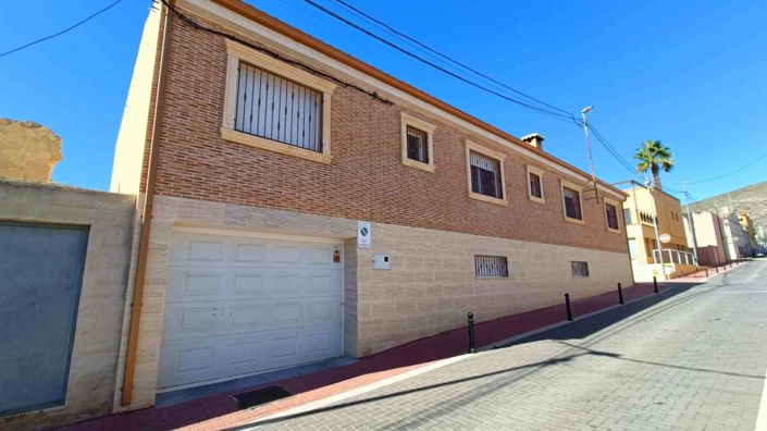 Image No.4-4 Bed Townhouse for sale