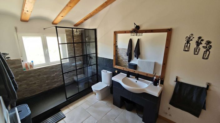 Image No.30-Propriété de 4 chambres à vendre